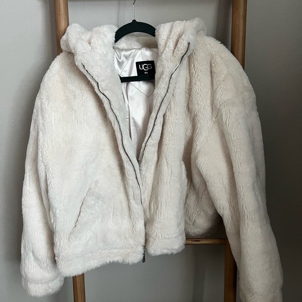 UGG JACKET (L)